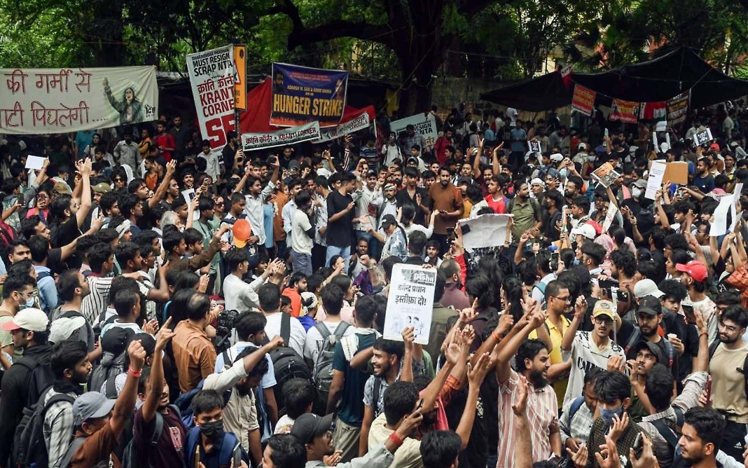CEC के इस्तीफे की मांग: INDIA गठबंधन का सुप्रीम कोर्ट तक मार्च, राहुल-ममता-अखिलेश शामिल