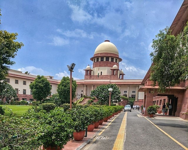 सुप्रीम कोर्ट का बड़ा आदेश: प्रदर्शनों के बीच मेट्रो-रेल सामान्य रखें, इंटरनेट न रोकें